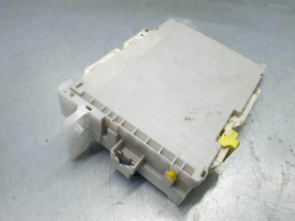 Caixa fusíveis / SAM / BSI TOYOTA Yaris (_P13_)