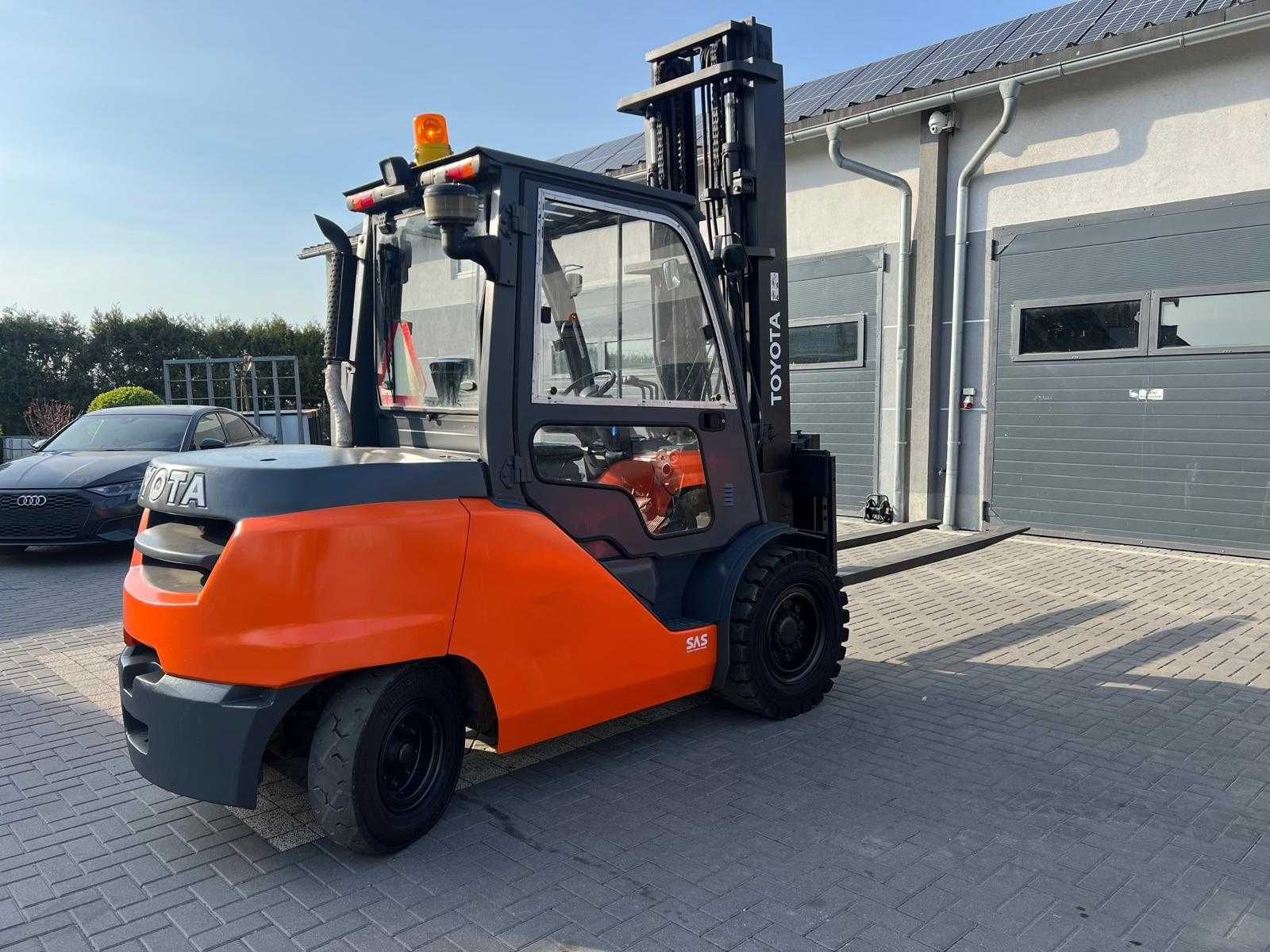 Wózek widłowy TOYOTA 40-8FD50N