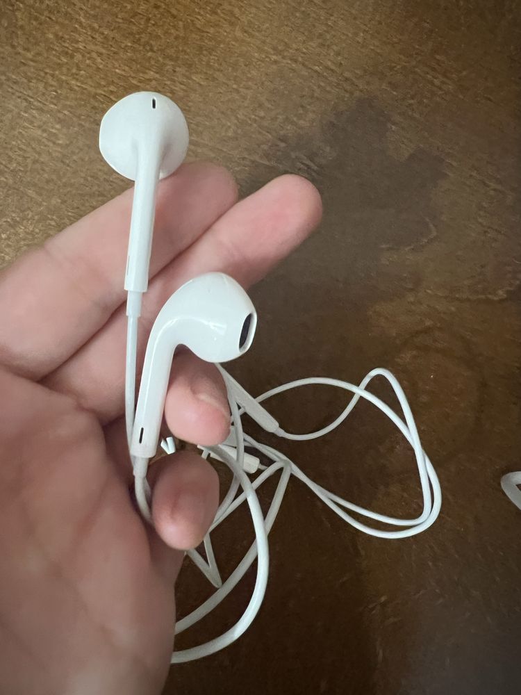 Навушники EarPods Lightning Connector