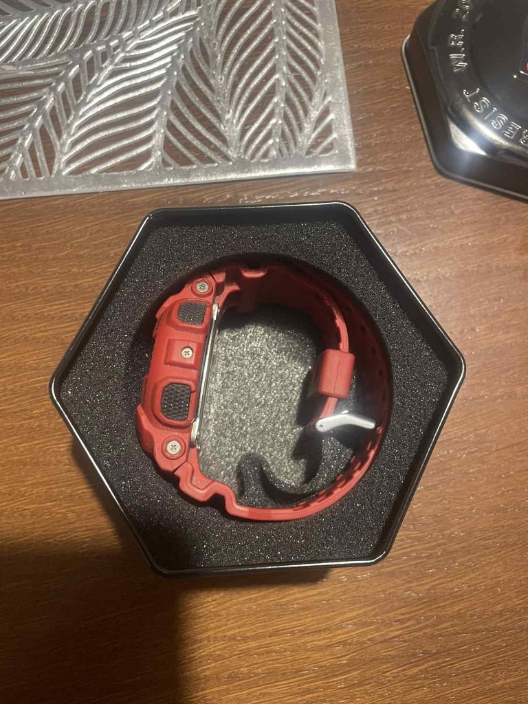 Casio G-Shock – czerwony, pancerny zegarek!


---

Casio G-Shock