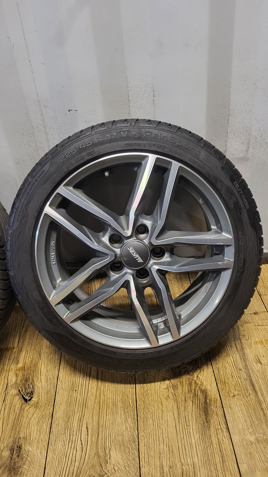 Felgi ALUTEC 17" 5x112 z oponami 225/45 R17 Seat Leon Vw Skoda Audi