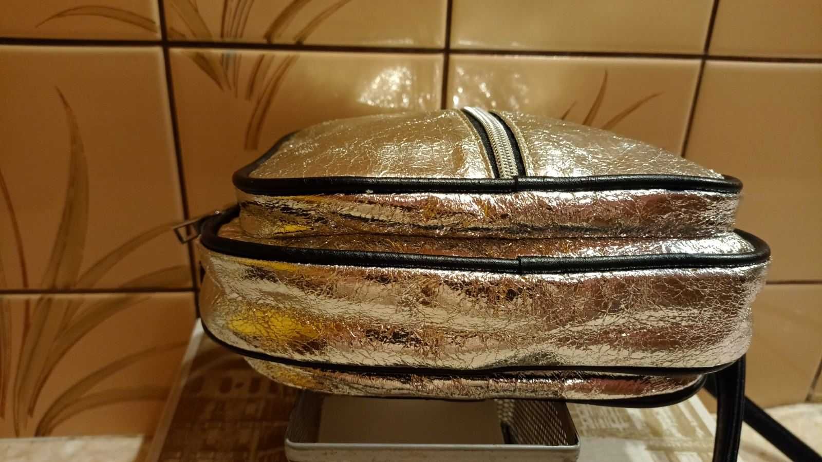 Piękna srebrna torebka jak nowa