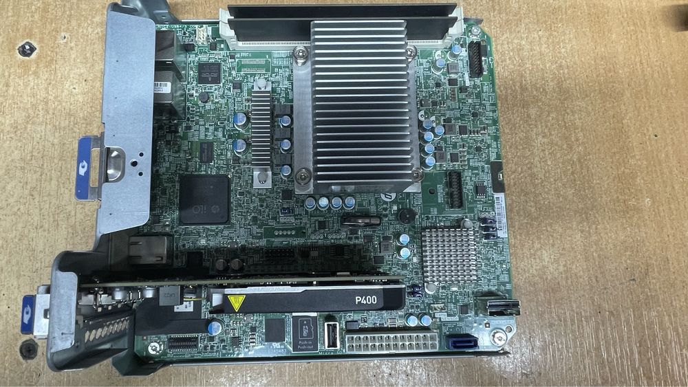 Сервер HP ProLiant MicroServer Gen8
