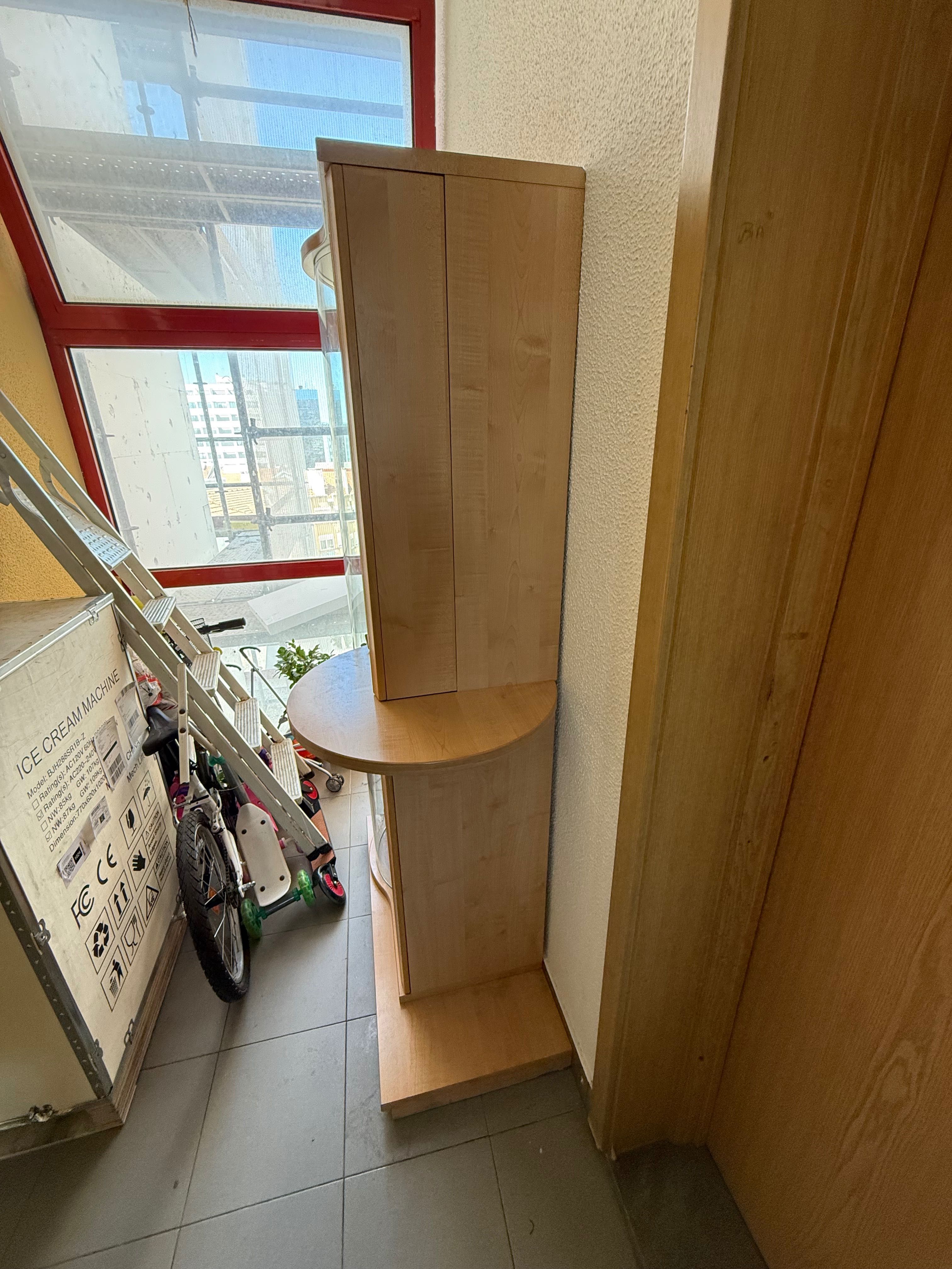 Estante de sala usada em bom estado