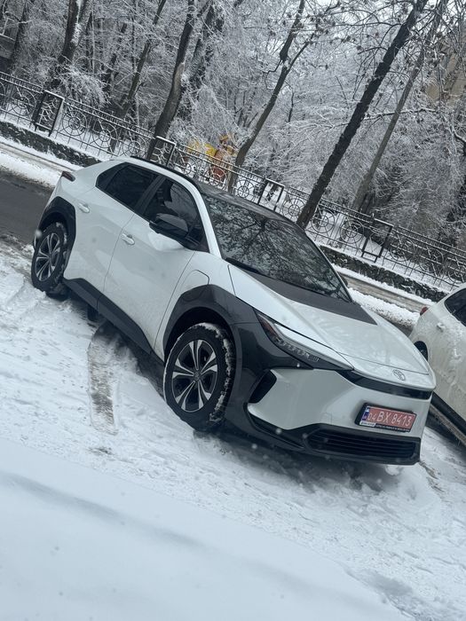 Toyota bz4x 2023 року