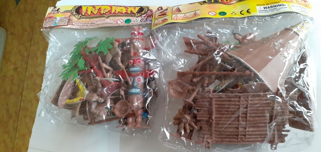 Игрушки из полиэтилена и полистирола.
