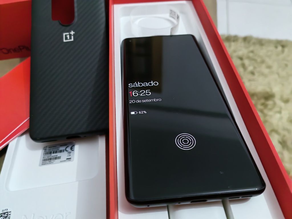 One plus 8 pro cinza