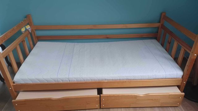 Łóżko drewniane wraz z materacem Hevea Snudo