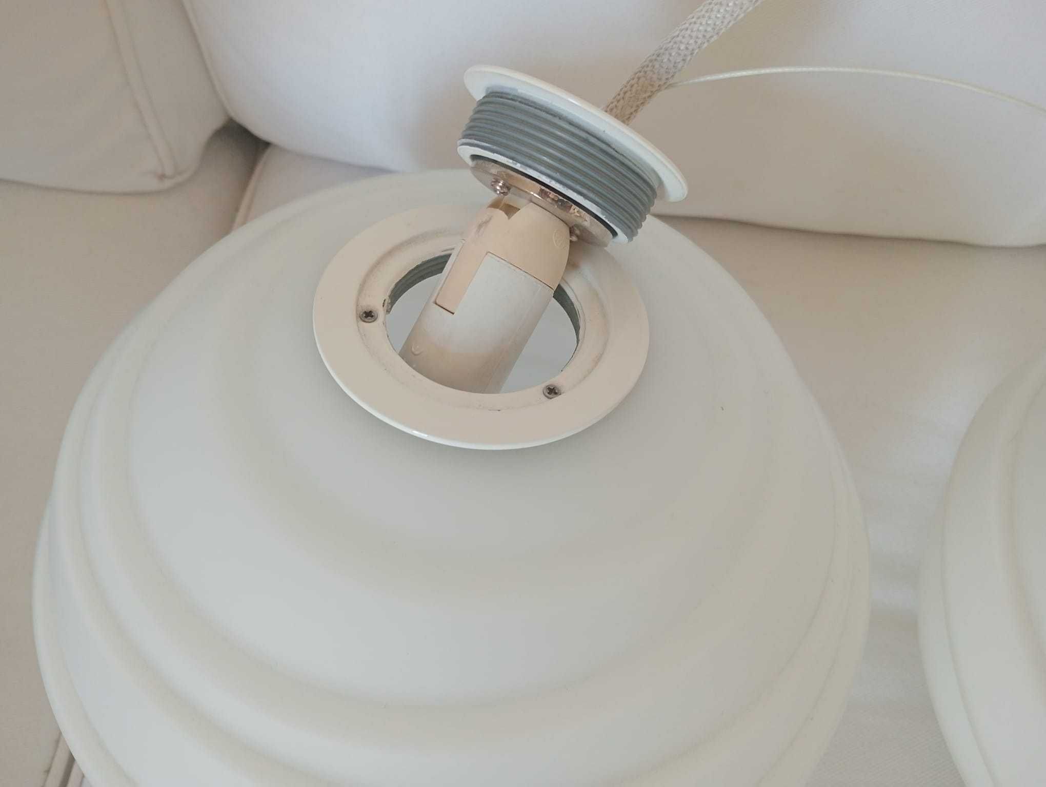 Par candeeiros tecto Suspensos Fritz Hansen atomheart Branco Opalino