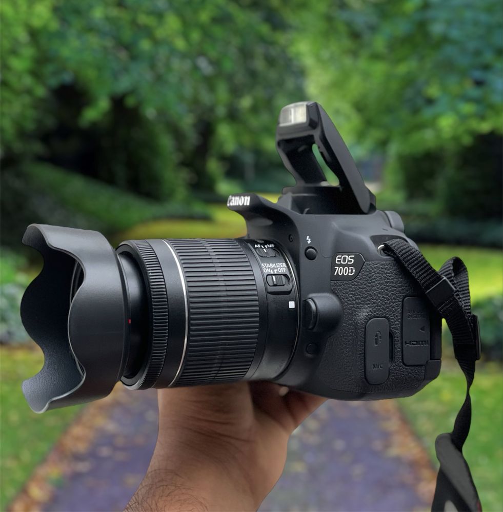 Canon Eos 700D ecrã toque com lente 18-55mm