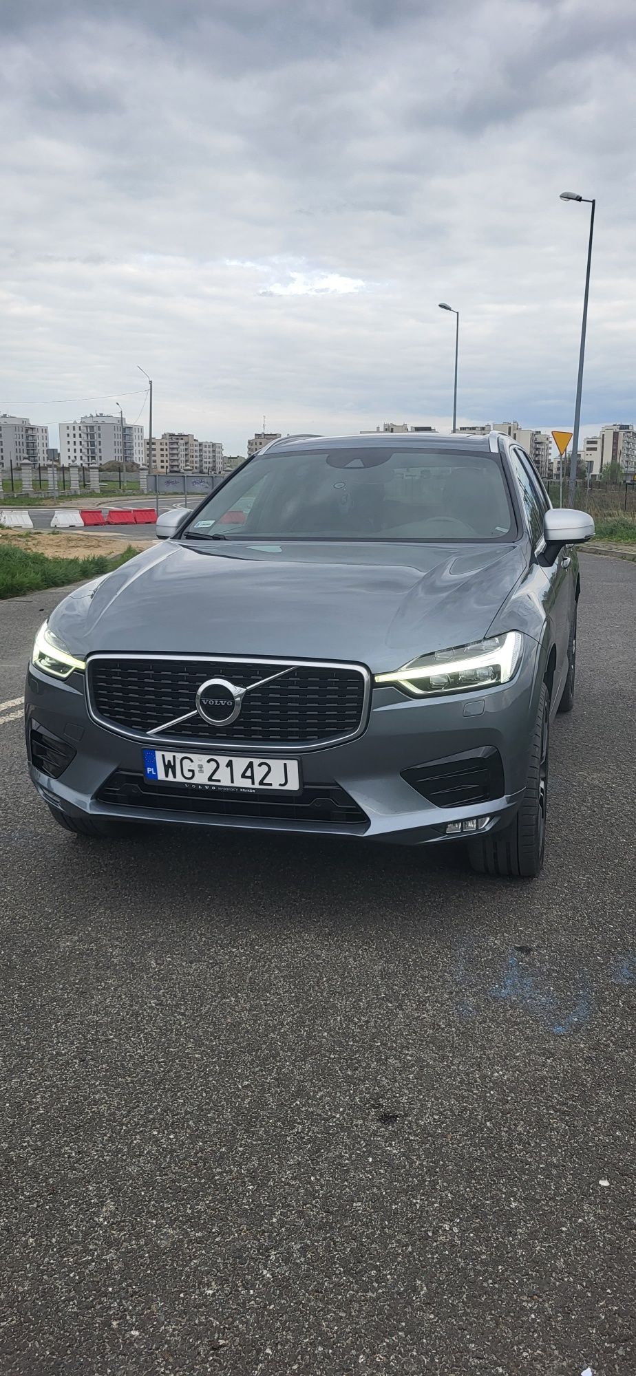 Volvo xc60 awd d5 235km r_design panorama Polski Salon