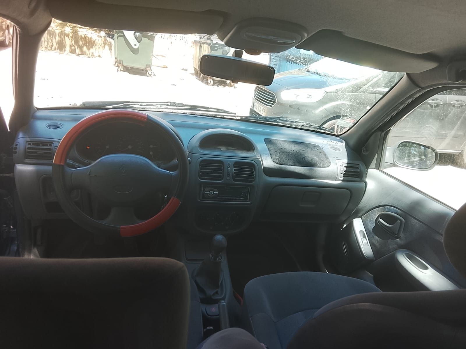 Carro Renault clio