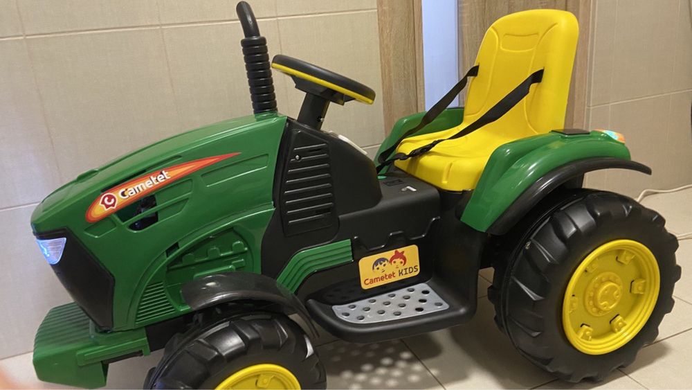 Дитячий трактор як електро машина електромобіль