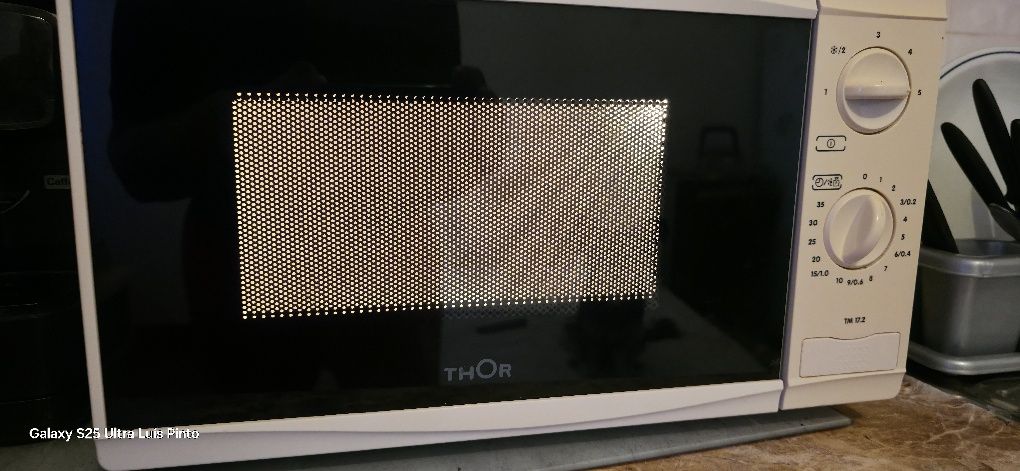 Vendo Microondas Thor a Funcionar Sem Qualquer Problema