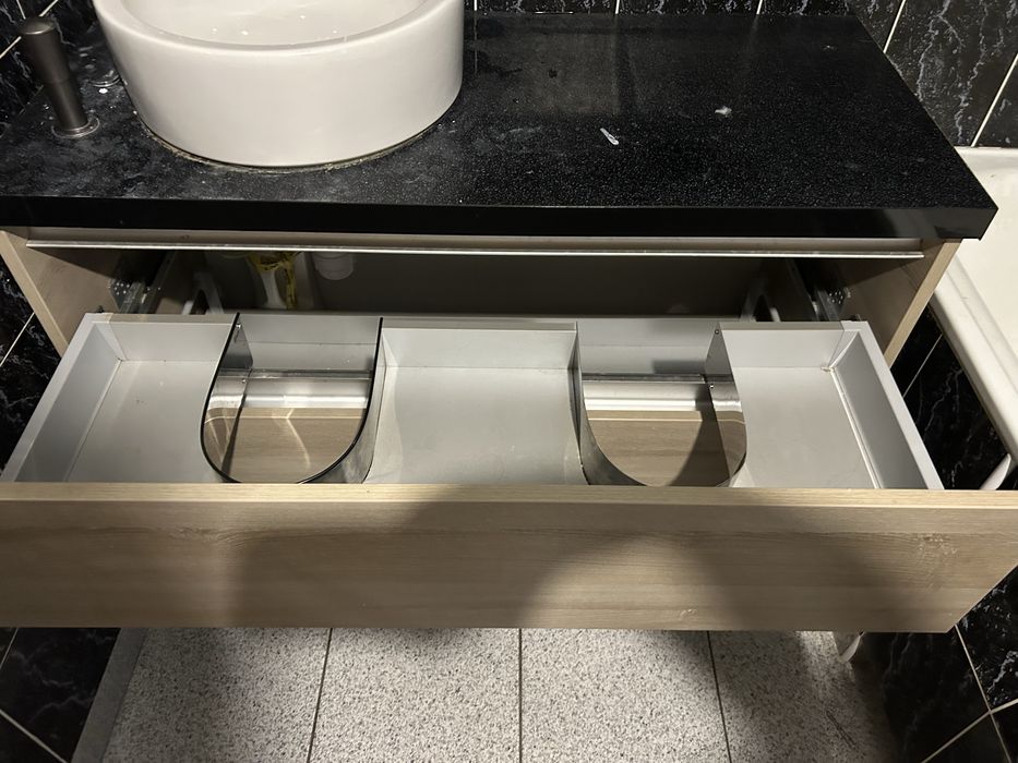 Zestaw mebli łazienkowych