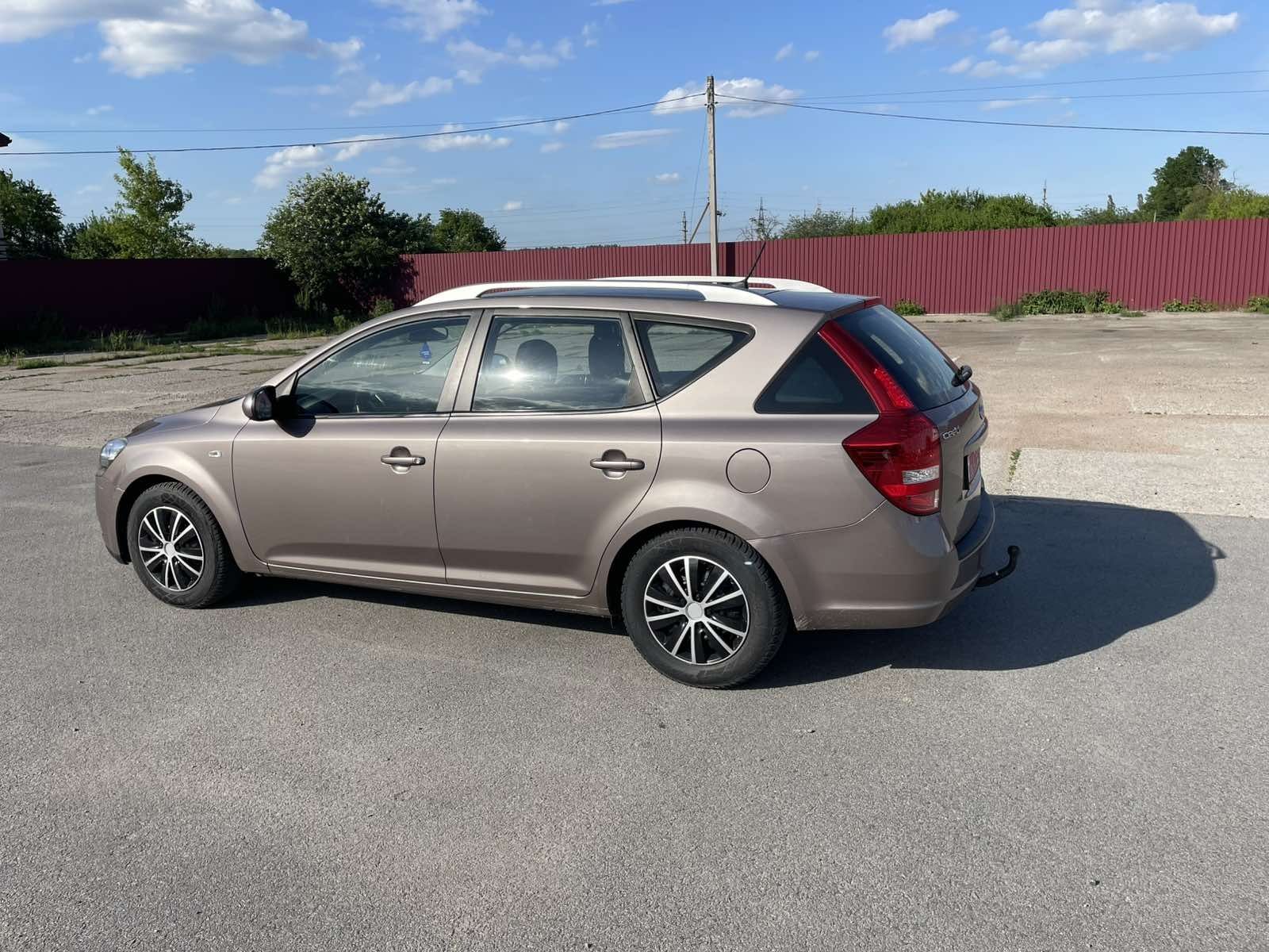 Автомобіль KIA SEED