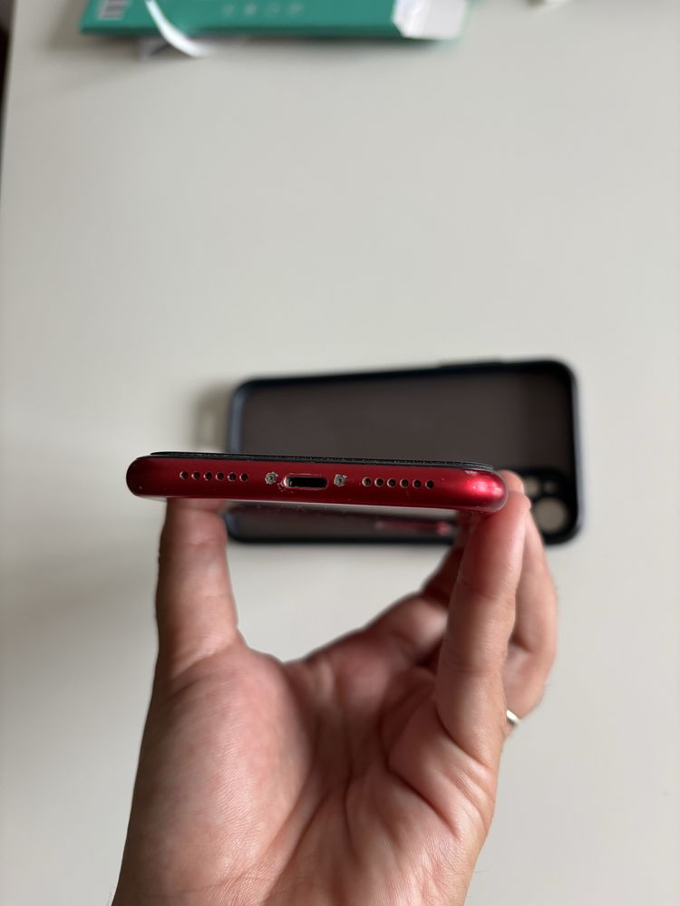Vendo/Troco iPhone 11 64gb vermelho