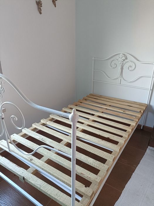 Cama de ferro solteiro