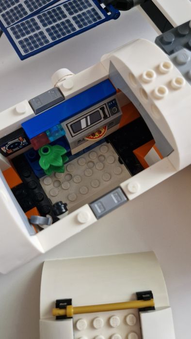 Конструктор 6+ LEGO City 60227 Космічна станція на Місяці