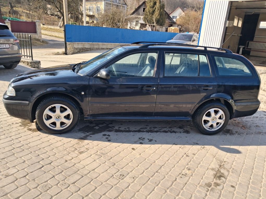 Продам Skoda Octavia Tour 2010 року