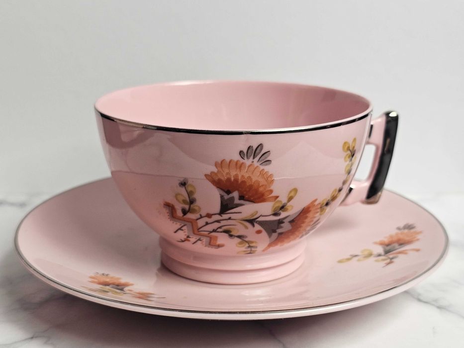 Różowy serwis do kawy Ćmielów „Płaski” ok.1930 r. proj. Bogdan Wendorf