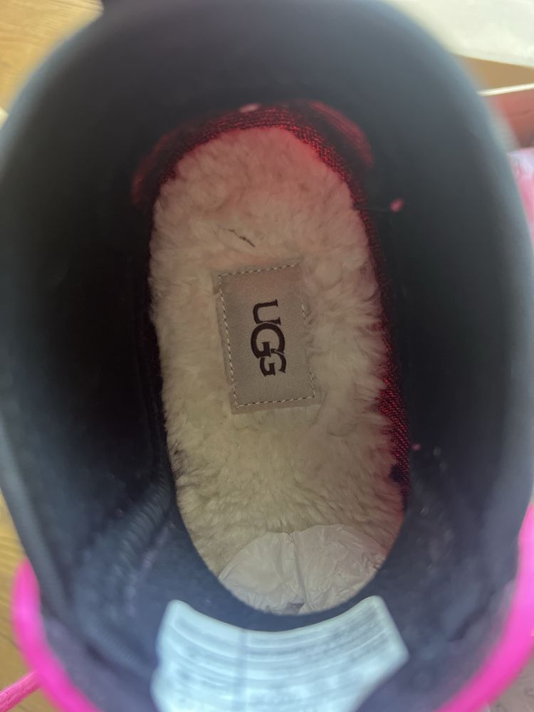 Нові оригінальні UGG на осінь