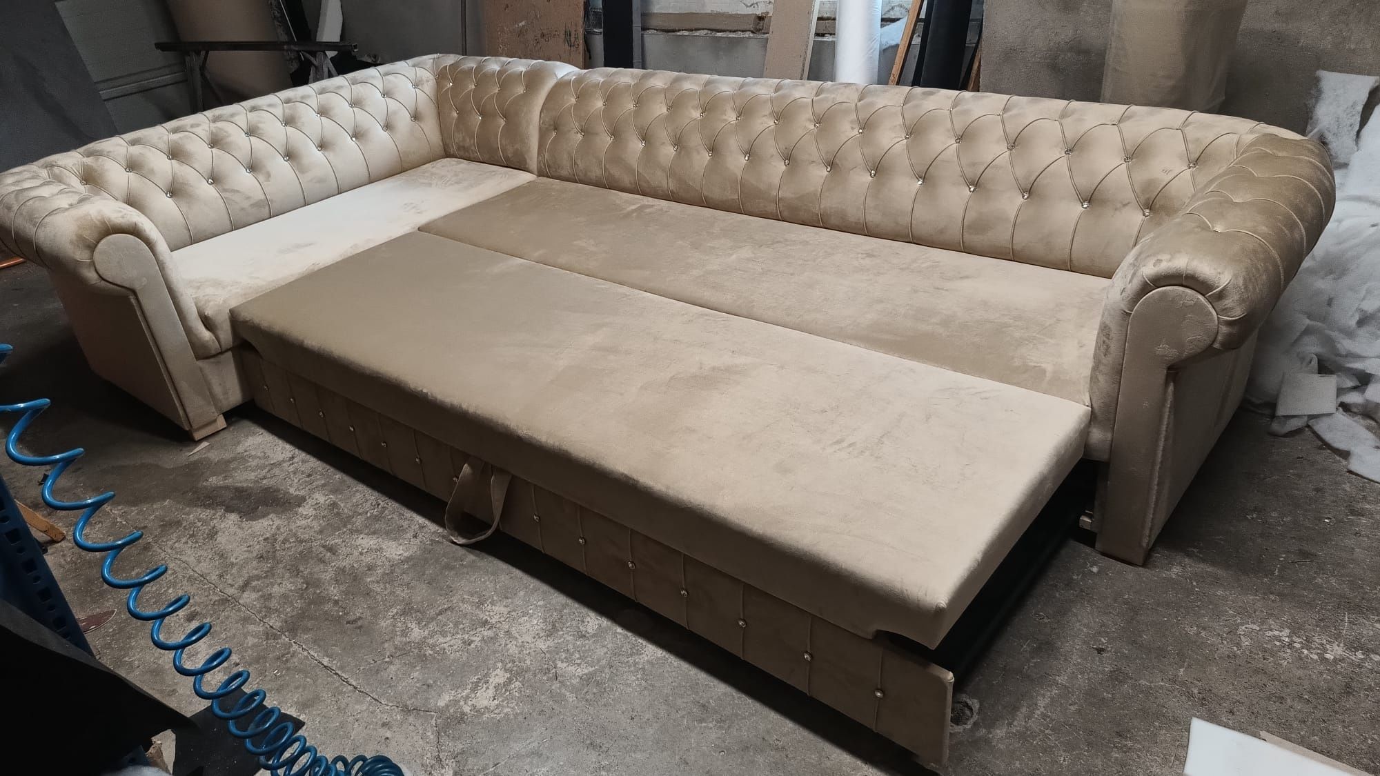 Sofa Chesterfield III II I