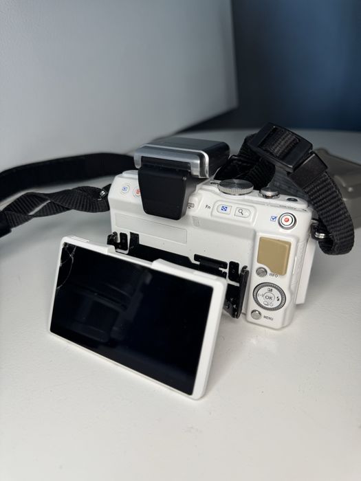 Olympus PEN Lite E-PL + 2 obiektywy + lampa błyskowa