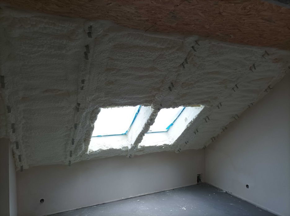 Ocieplenie poddasza i domu Izolacje Natryskowe Piana Pur