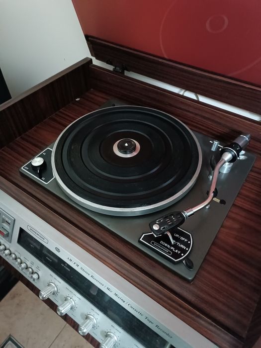 Hifi  vintage com móvel incorporado