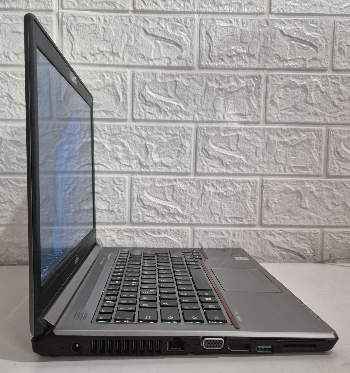 Fujitsu i5/ 8GB RAM/ SSD impecável