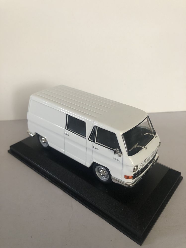 Miniatura Mercedes N1000 de 1977