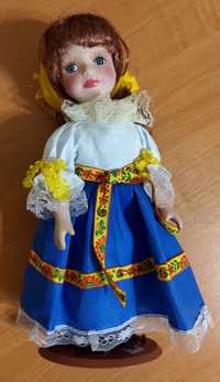 Керамическая кукла в национальном чешском костюме