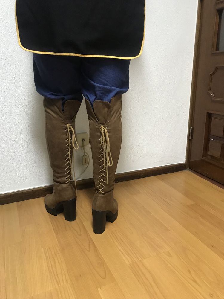 Botas Castanhas H&D acima do Joelho 38. Artigo Espanhol