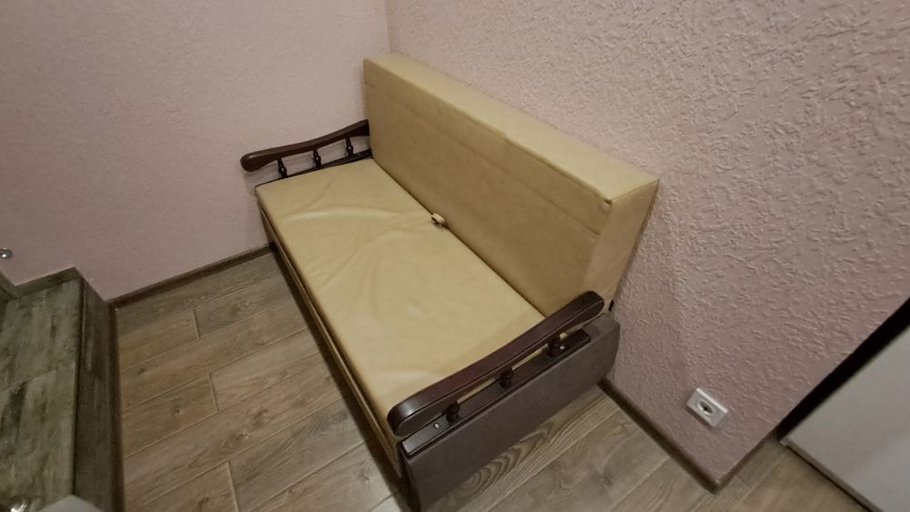 Диван кожаний розкладний