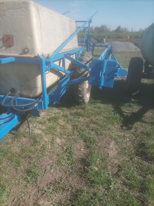 Продам оприскувач польовий оп 2000