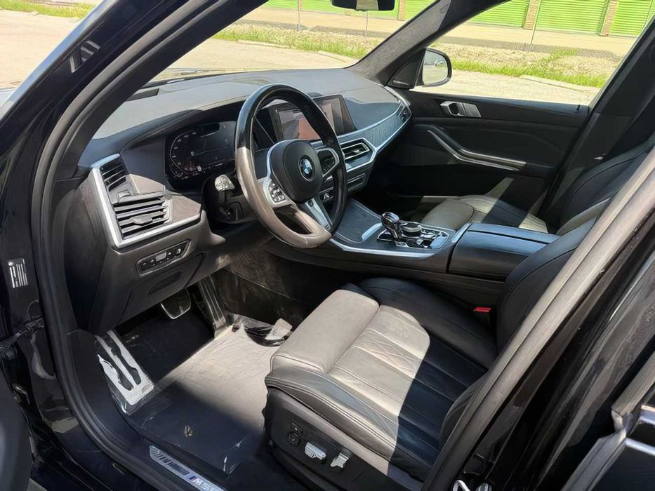 BMW X7 M50i      2020