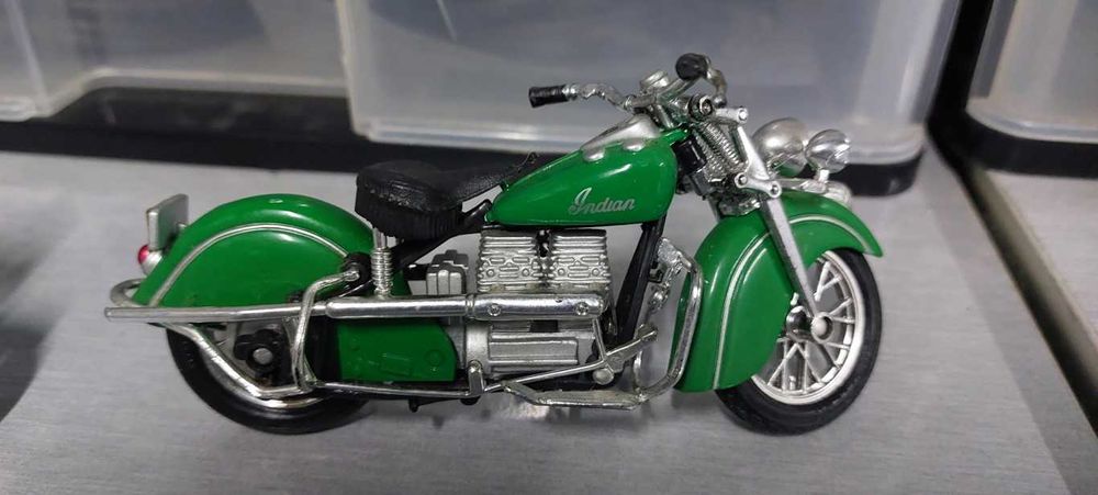 Motas escala 1/18
