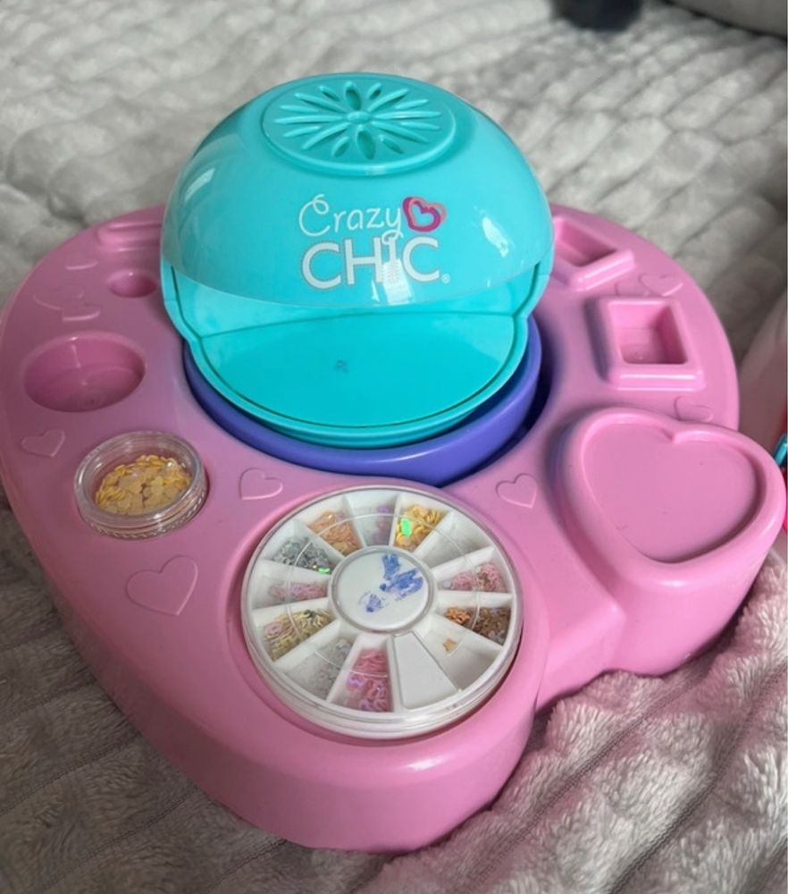 Zestaw dla dziewczynki toaletka manicure Clementoni Crazy Chic