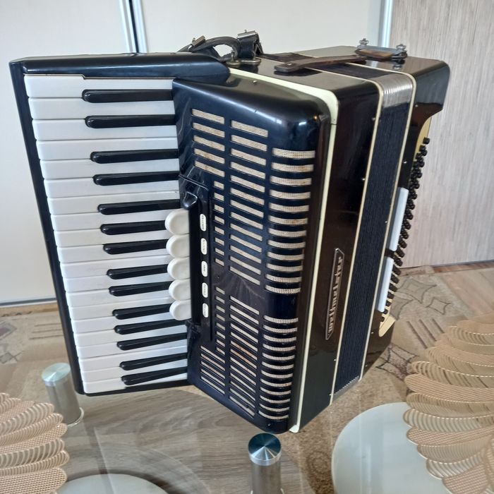 Akordeon Weltmaister 80 basow. 1100 zl