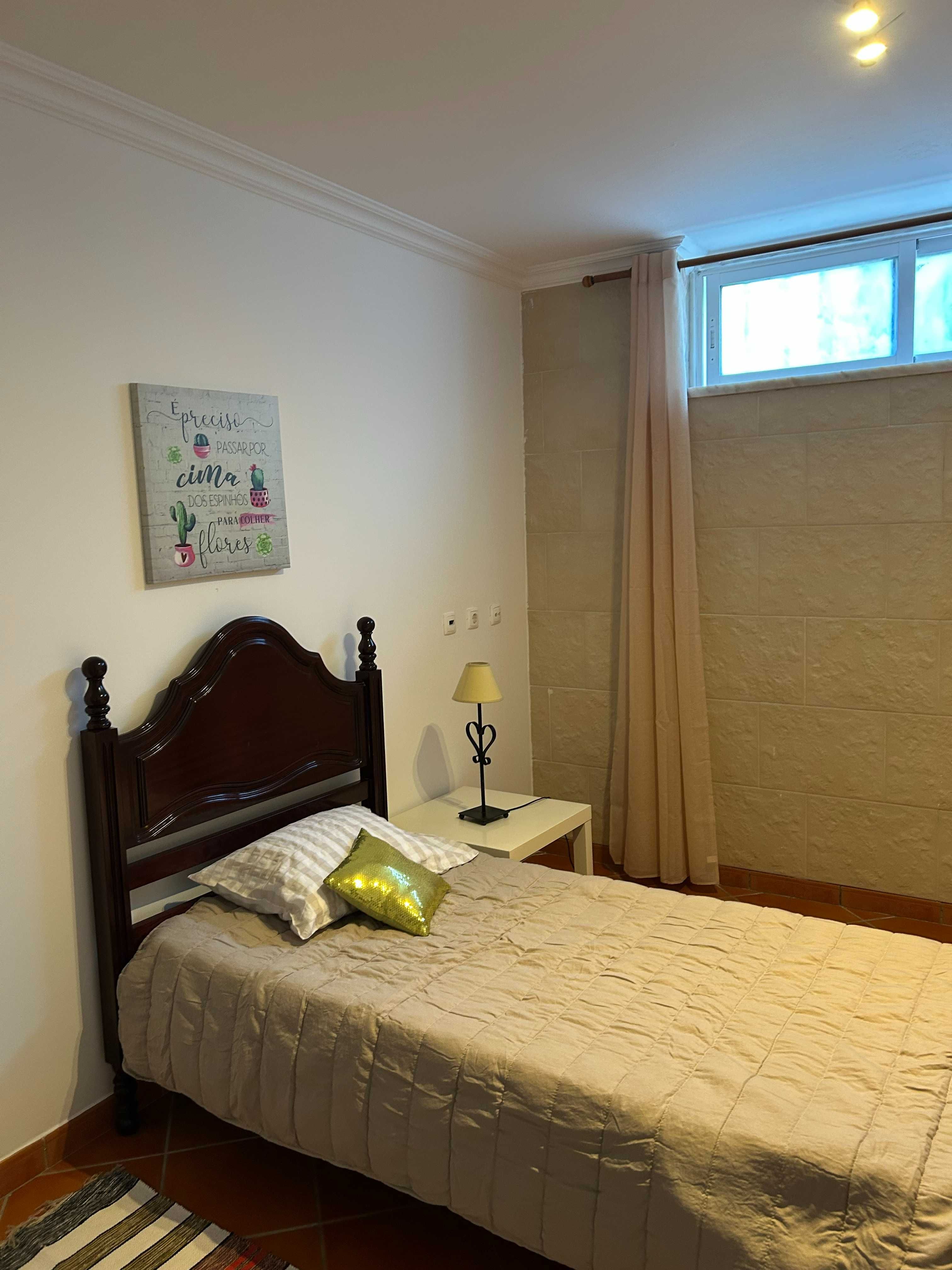 Quarto no Estoril para arrendar