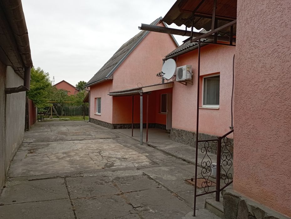 Будинковолодіння: комерція + житло 210 м2 Берегово Бако Габора 109