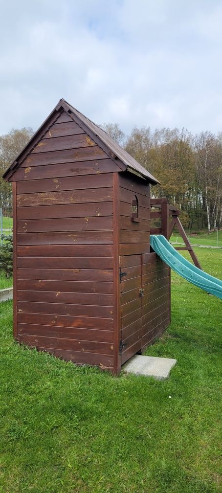 Domek drewniany dla dziecka, zjeżdżalnia, ścianka wspina.2 huśtawki