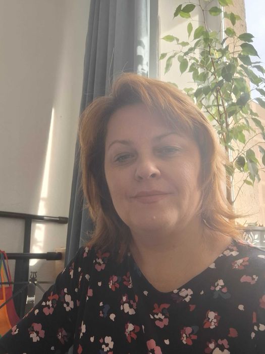 Гра на фортепіано, гітарі, вокал