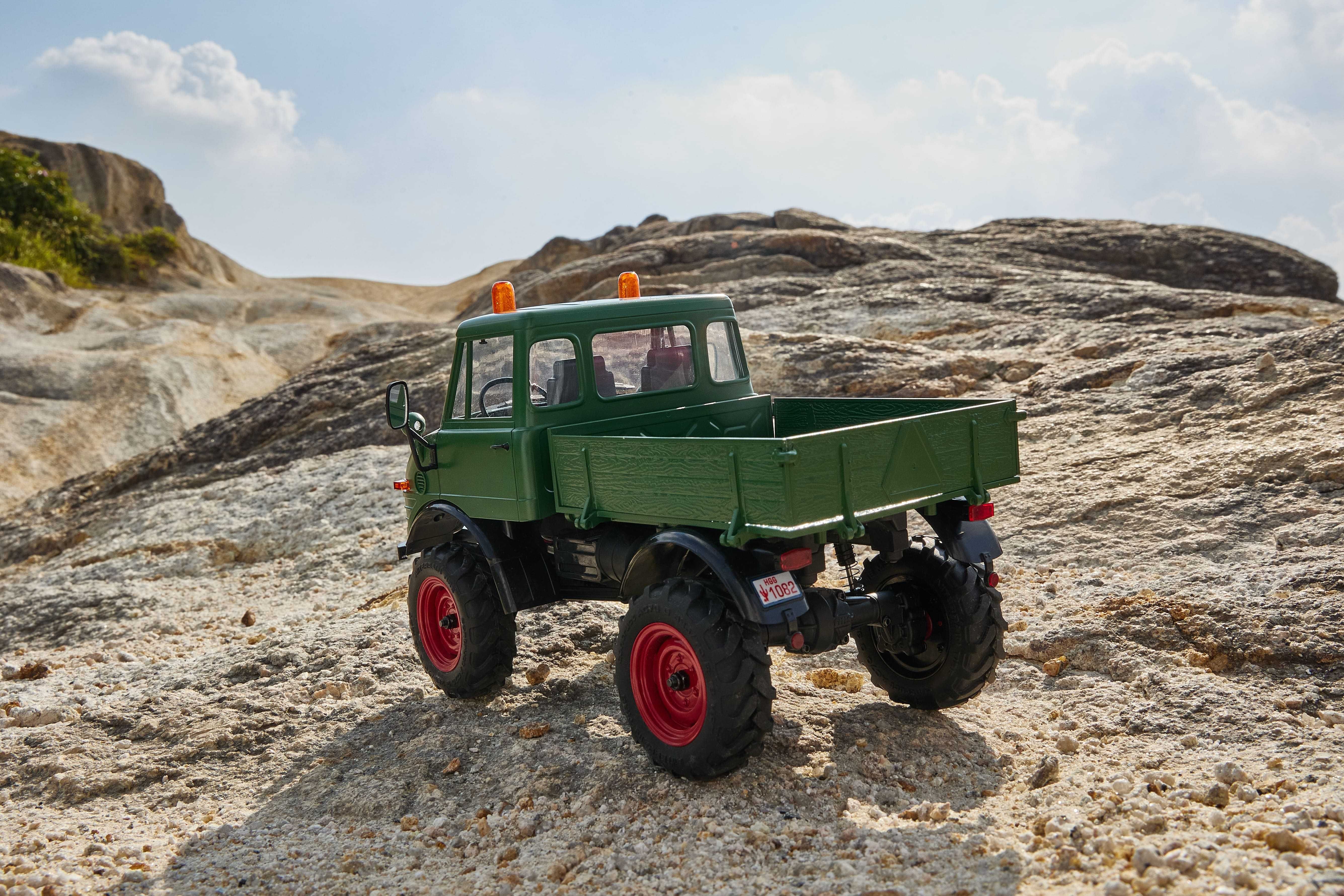 Машинка на радіокеруванні FMS 1:24 FCX24 MERCEDES-BENZ UNIMOG 421 RTR