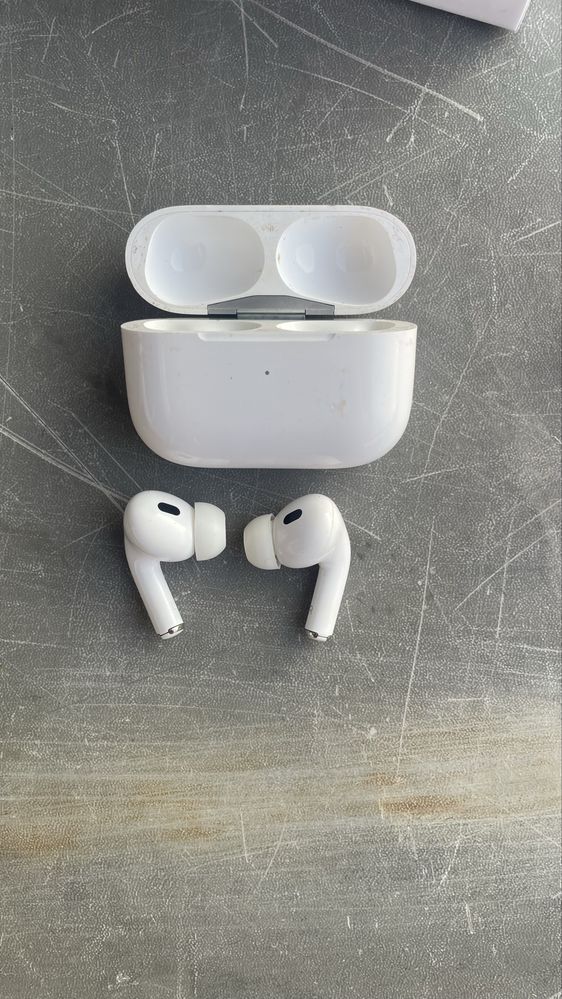 AirPods Pro 2gen com caixa e acessórios – ótimo estado