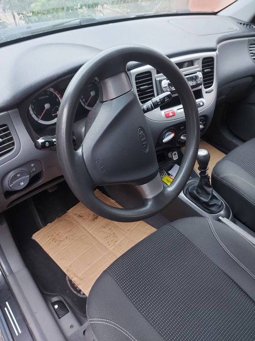Продам автомобіль Kia Rio