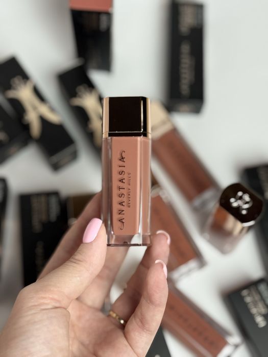 Помада рідка матова вельветова Anastasia Beverly Hills Crush