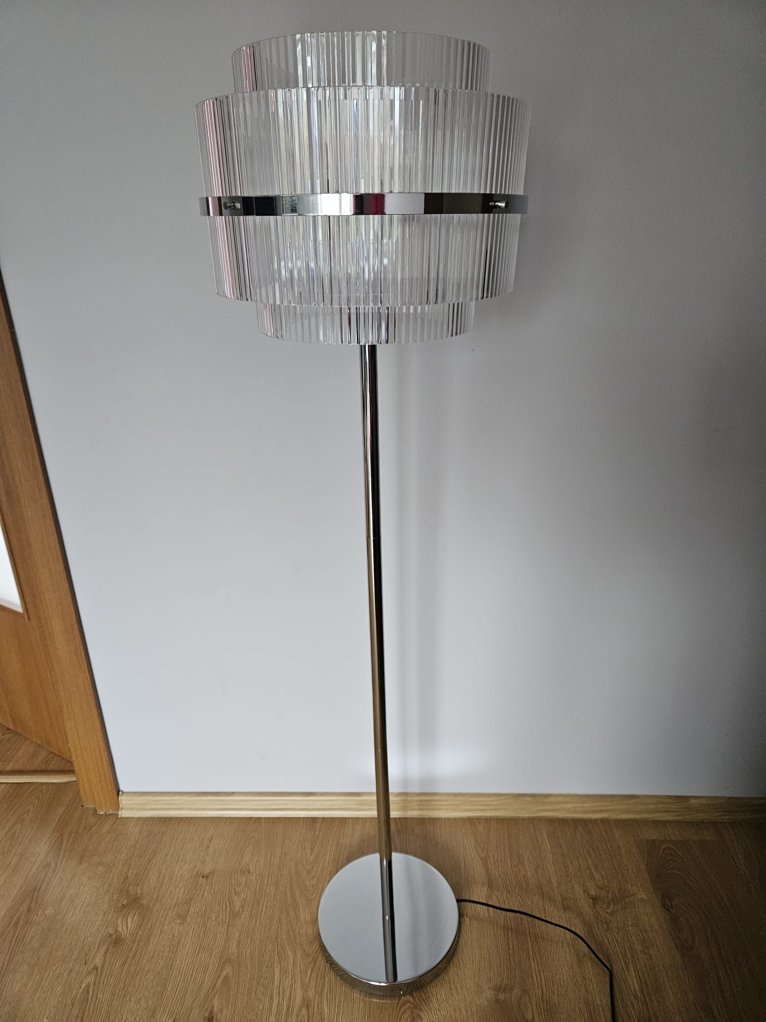 Lampa podlogowa stojąca srebrna