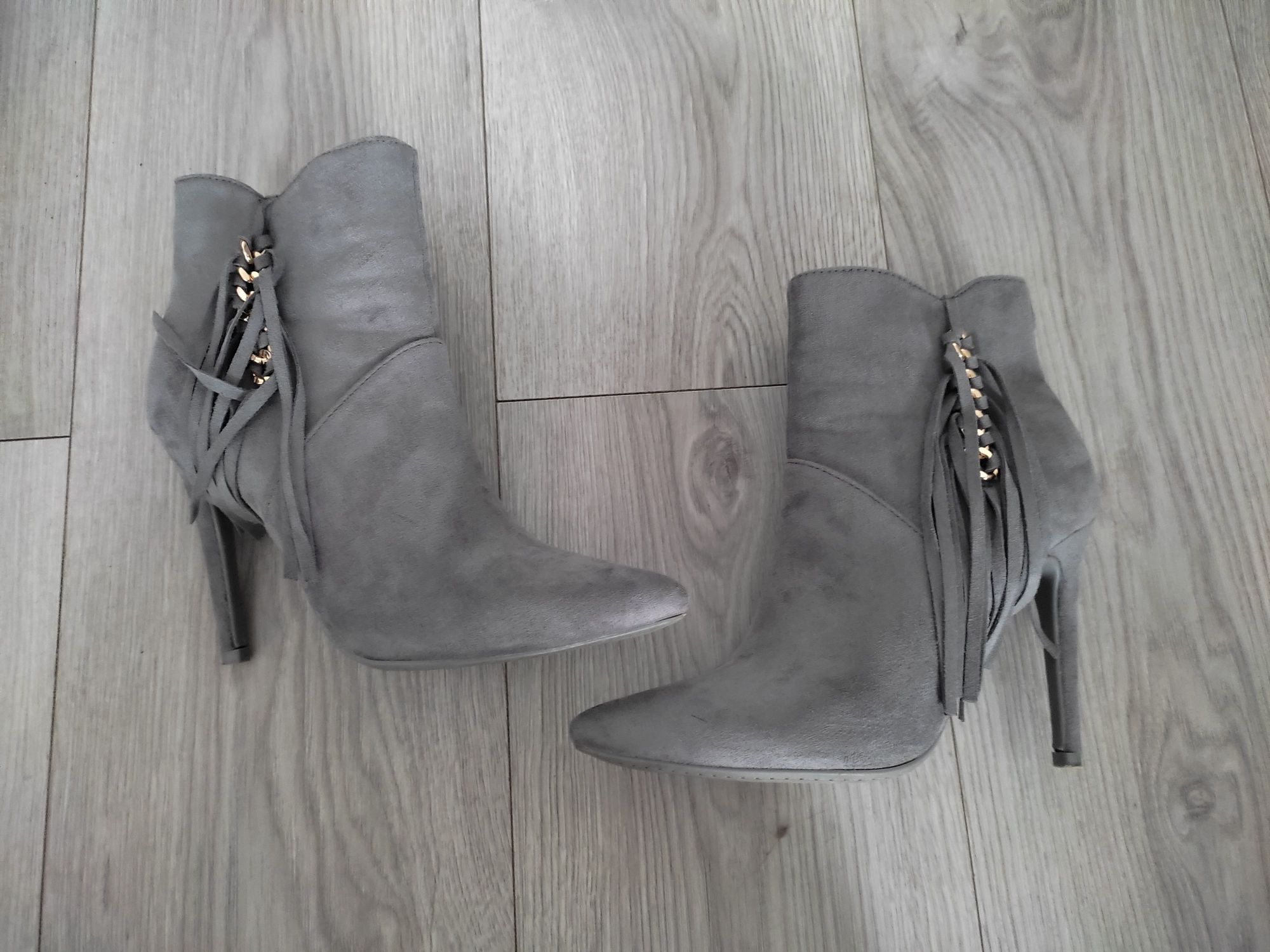Buty damskie na obcasie, roz 37, stan bdb, szare, bootki, hit